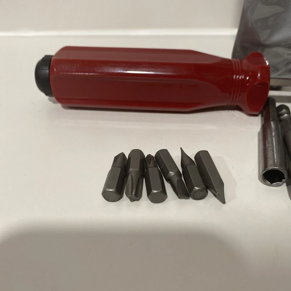 Juego de 6 tornillos desplazados de destornilladores rojos. Foto 3 de 4