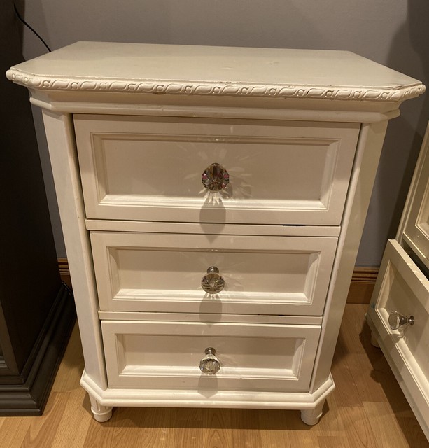 SIMPLY SHABBY CHIC DRESSER NIGHTSTAND AND STAND UP MIRROR 3 PCS WHITE P