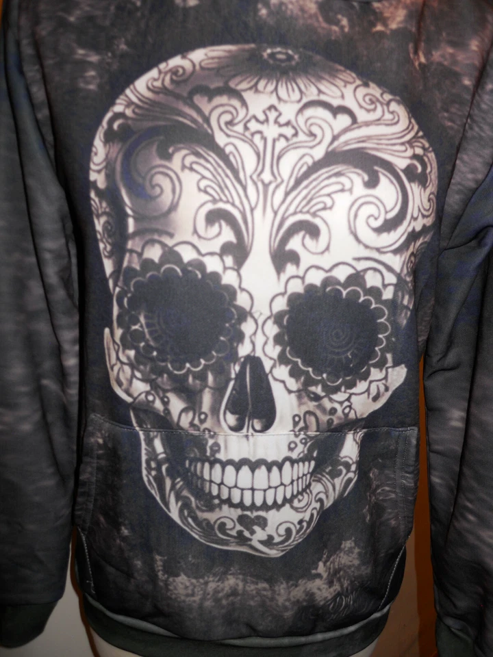 Moletom com capuz Skull Top - Tamanho M (aprox. 8 - 10) Novo sem etiquetas - Imagem 2 de 4