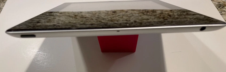 Apple iPad 2 16GB, Wi-Fi + Cellular (Unlocked), A1396, 9.7in - Black - Image 3 of 4