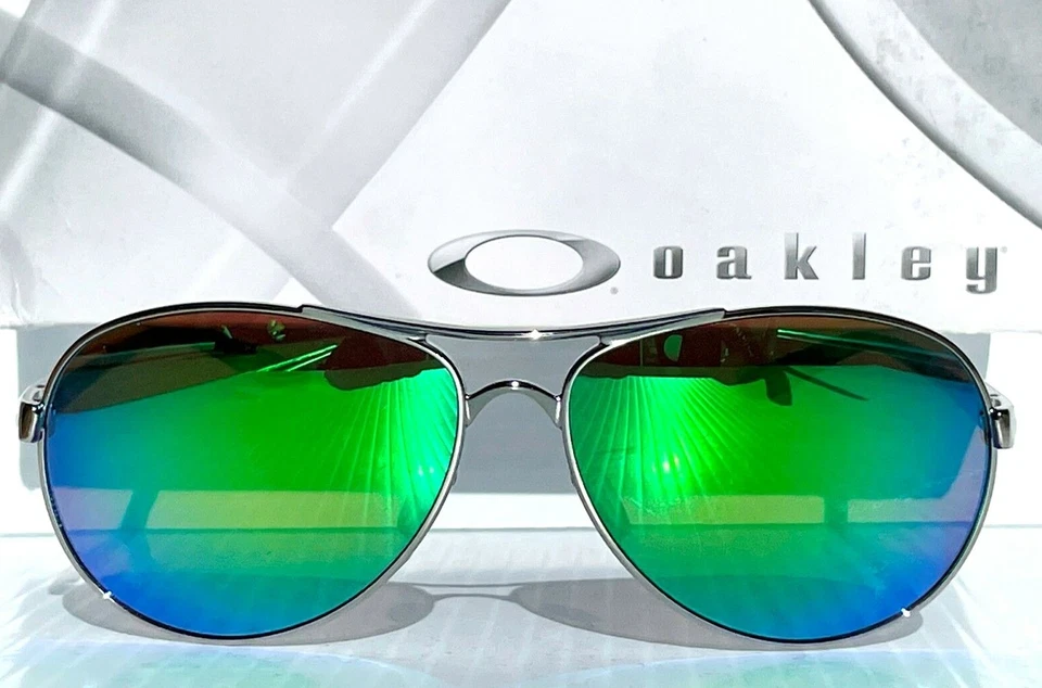 NUEVO Oakley FEEDBACK Cromo Azul con Lente POLARIZADA Galaxy Jade Verde Gafas de Sol 4079 Foto 2 de 4