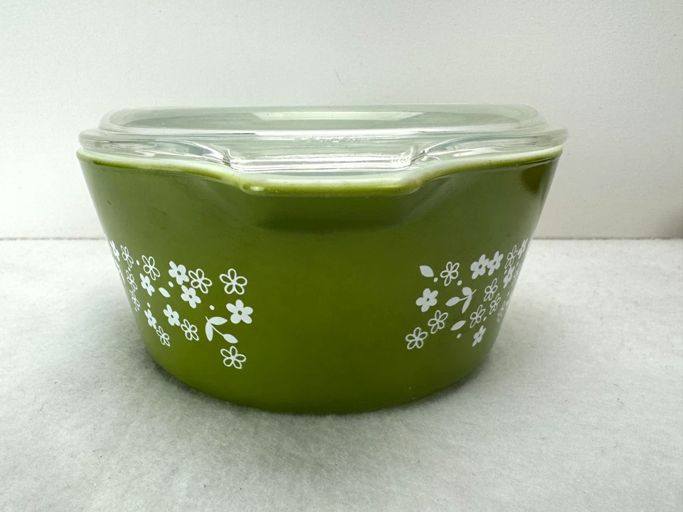 Pyrex Crazy Daisy Spring Blossom 1.5 qt Green Casserole Dish 474B w/ Lid Vintage - Image 2 of 4