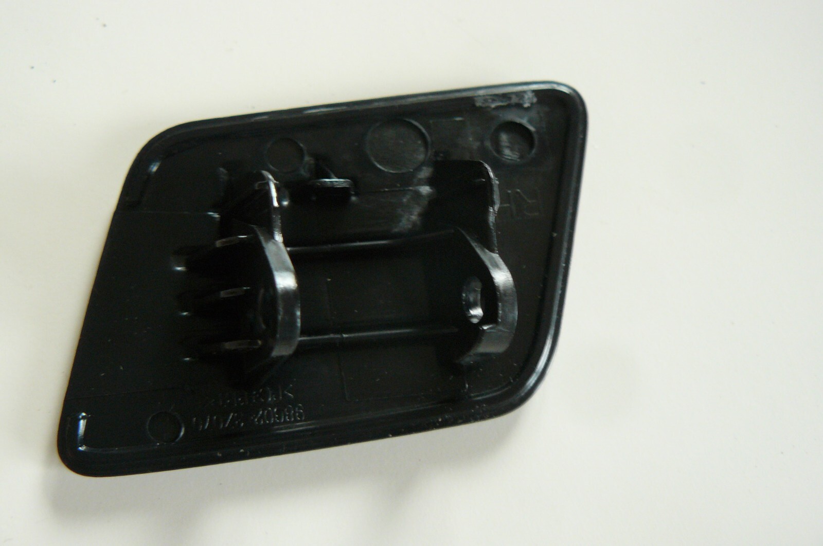 Hyundai I40 RH Headlamp Washer Nozzle Cover 986913Z000 for sale 