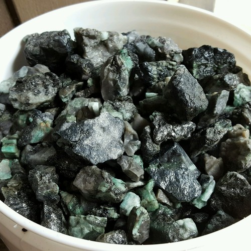 LOTE al por mayor de gemas de esmeralda ásperas de 10 lb mineral natural sin buscar cabina lapidaria - Imagen 6 de 7