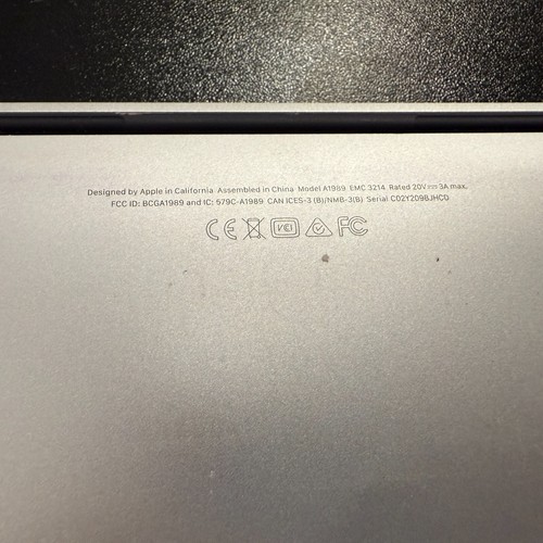 Apple MacBook Pro (voll funktionsfähig) Touch Bar / 2018 Core i5 2,3GHz 8GB RAM 13" - Bild 8 von 11