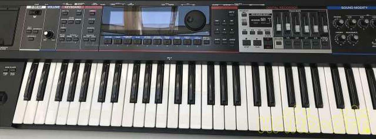 ROLAND JUNO-GI Keyboard Mobile Synthesizer Working Used from