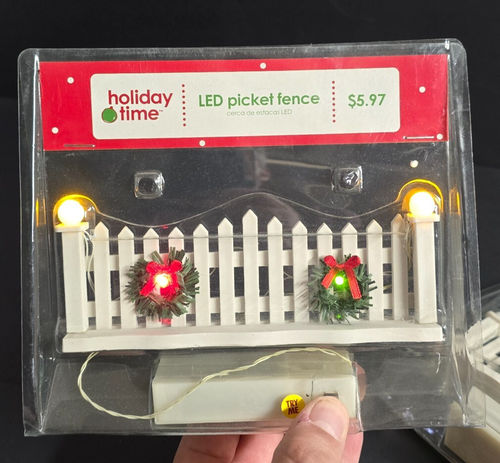 Holiday Time Christmas Village LED Picket Fences Light Up Wreathes NEW 2 Packs - Picture 3 of 3