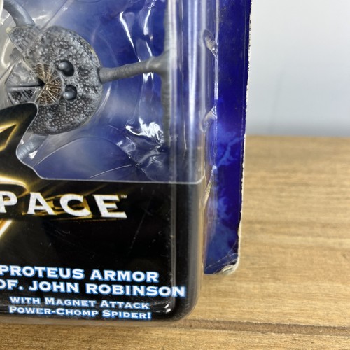 Vtg Lost in Space Proteus Armor Prof. John Robinson Figure NIB Trendmasters 1997 - Picture 3 of 12