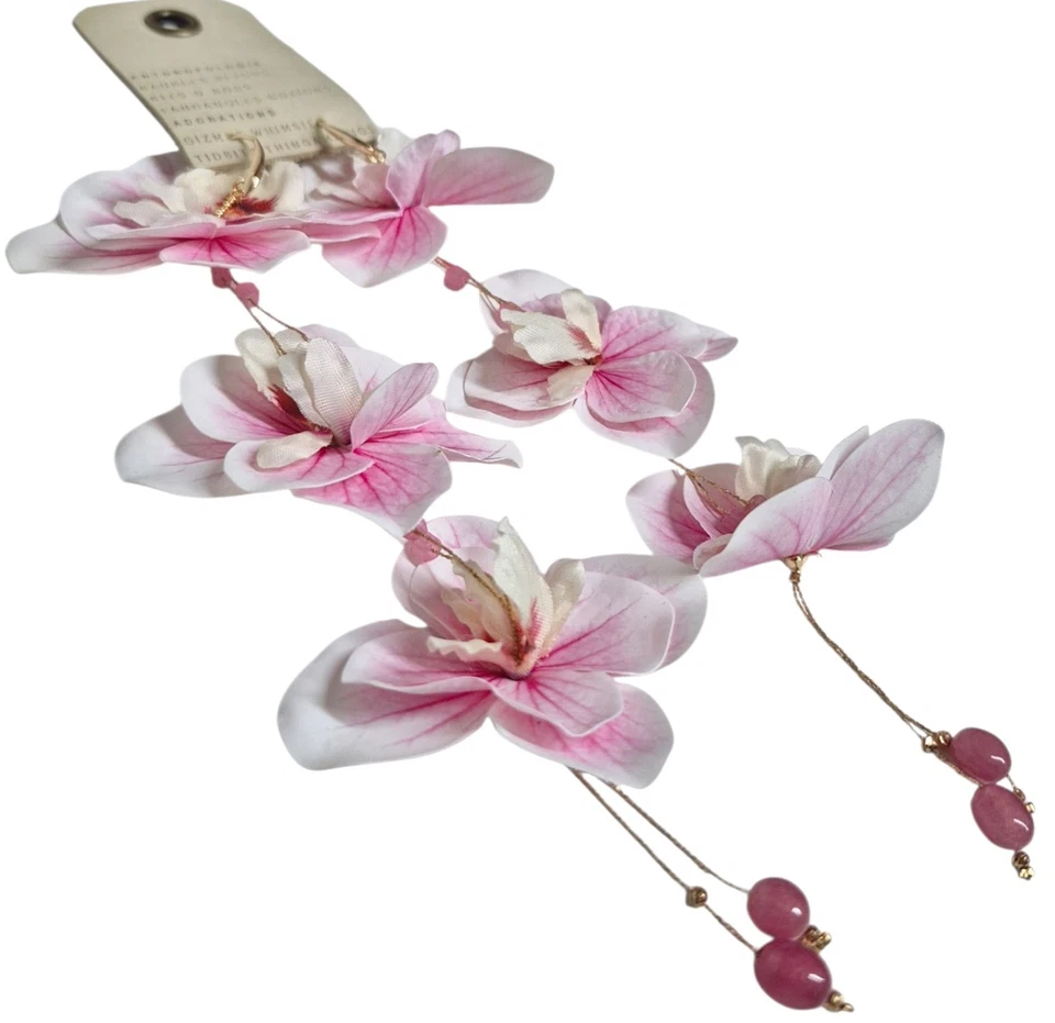 Pendientes colgantes florales hawaianos Anthropologie rosa blanco latón nuevos Foto 4 de 4