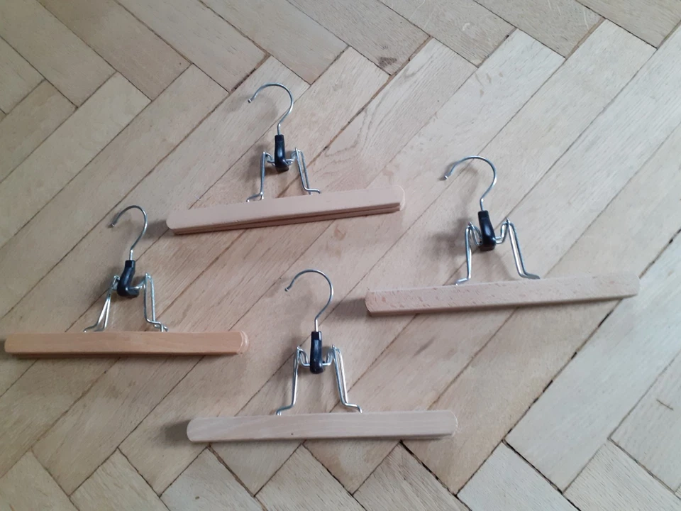 4 hochwertige Holz Hosen Kleiderbügel Top Zustand