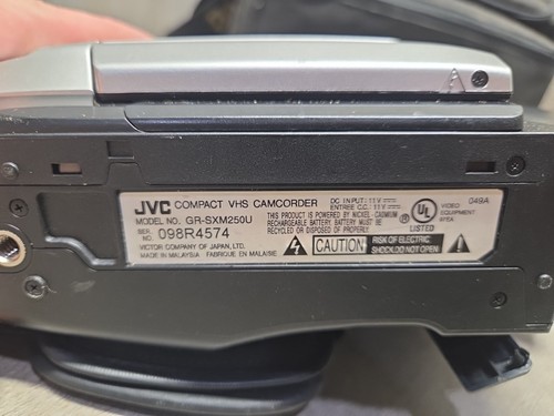 JVC GR-SXM250U Super VHS-C Camcorder 600x Video Camera W/ Battery Parts Only - Picture 9 of 10