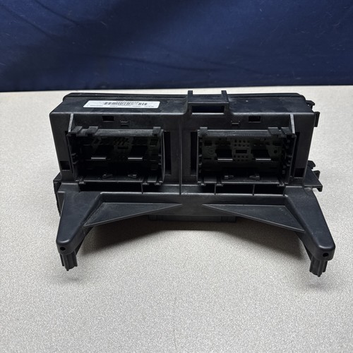 2006 Jeep Grand Cherokee Fuse Box 3.7L Used 04692085AB OEM - Picture 4 of 6
