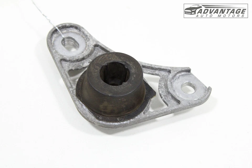 Cadillac CTS 2014-2019 silenciador de escape trasero derecho tubo suspensión aislador OEM Foto 3 de 4