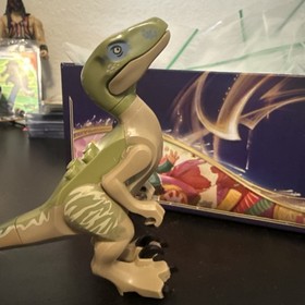 LEGO Jurassic World velociraptor 