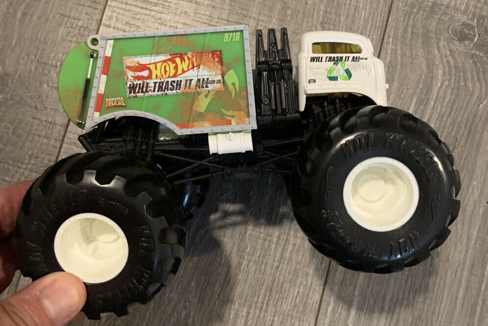 Hot Wheels Monster Trucks Will Trash It All 1:24 Scale Die-Cast