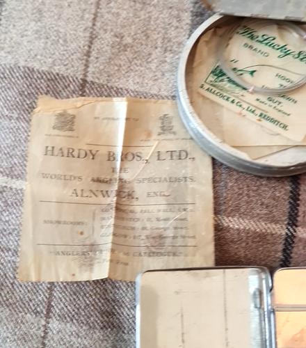 2 x Vintage Round Aluminium Fly Cast Cases Holders & 1 x 12 Compartment Fly Box - Picture 4 of 5