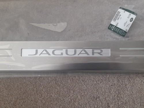 NEW GENUINE JAGUAR F-TYPE R/H ILLUINATED TREAD PLATE SILL SCUFF PLATE RIGHT ONLY - Picture 2 of 7