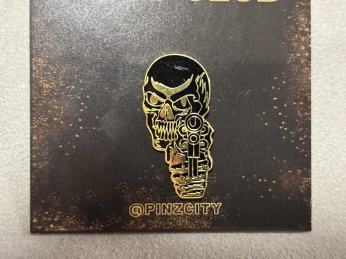 Pinzcity Gold Club Black Gold Skull ๐ Head Shooter Hat Pin Skeleton