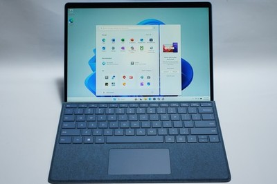Microsoft Surface Pro 9 13'' 2-in-1 Tablet i5-1235U 8GB 256GB Sapphire