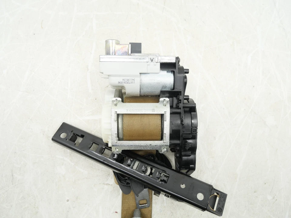 二手前左驾驶员侧座椅皮带收回器 2007 - 2013 梅赛德斯奔驰 S550 原始设备制造商 — 第 2/4 张图片