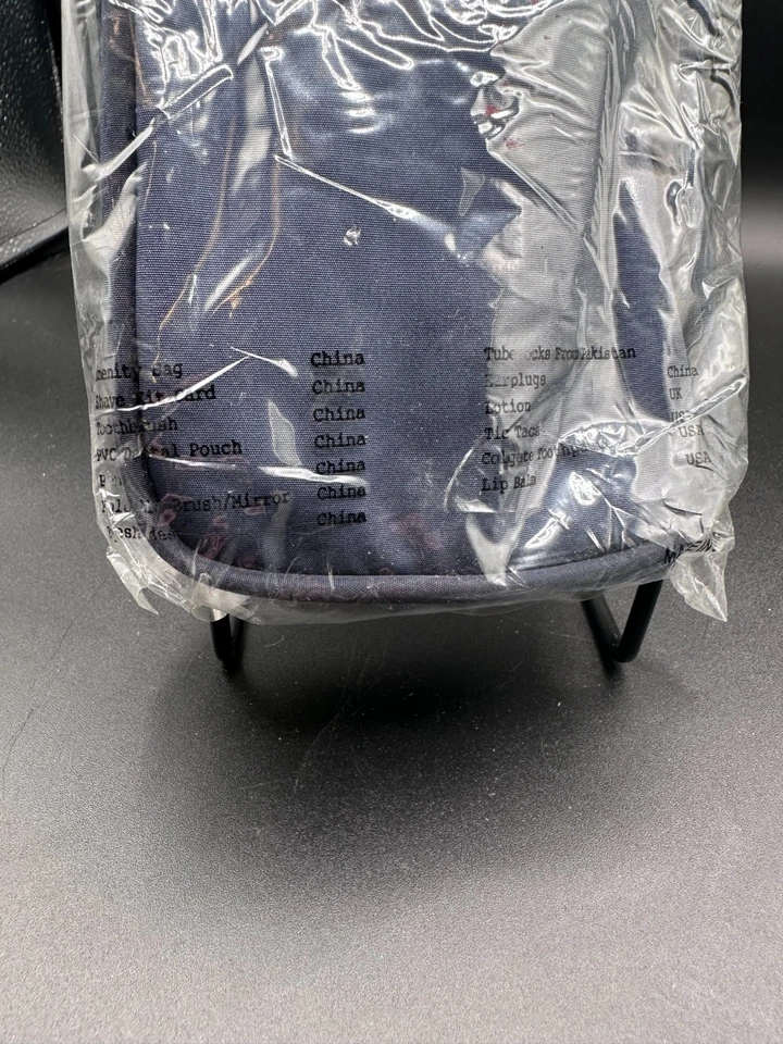 Kit de amenidades Continental Airlines, sellado NOS, prefusión c.2000s bolsa azul marino con cremallera Foto 4 de 4