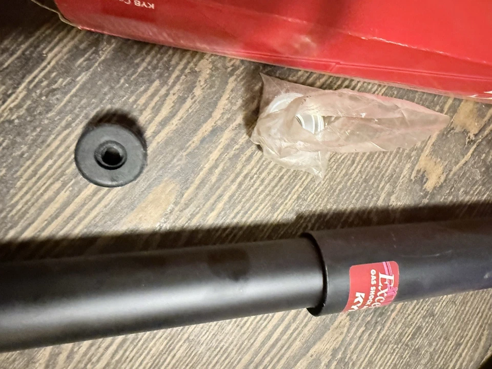 Amortecedor traseiro de suspensão Opel Opel 1969-1973 KYB 1969 1970 1971 1972 - Imagem 4 de 4