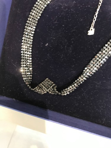 Nuevo con etiquetas Collar Swarovski V Jet Dom/Rus Negro Rutenio 5363515 - Imagen 3 de 6