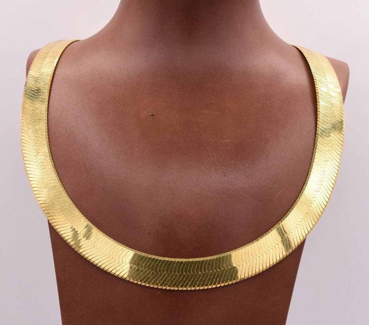 Bold herringbone store chain necklace