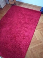 Tappeto rosso a pelo lungo