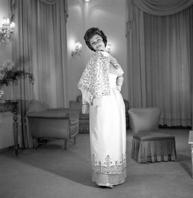 Italian actress and showgirl Raffaella Carr� posing in the Clara C- Old Photo 2