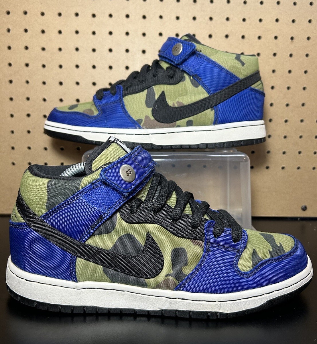 Size 9 - Nike SB Dunk Mid Pro Premium Made For Skate Men's Size 9 - Nike SB Dunk Mid Pro Premium Made For Skate Men's