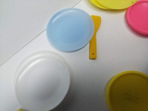 Vintage Barbie & Misc Dollhouse Miniature Kitchen Accessories Items (Lot) - Picture 5 of 10