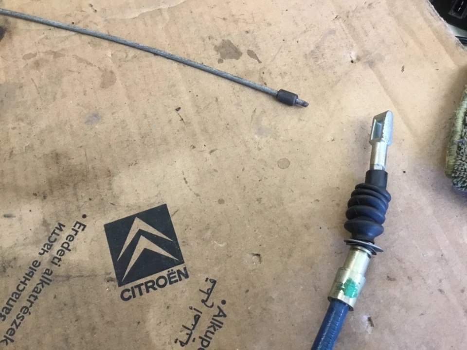 Genuino Peugeot 604 pre 1977 cable freno de mano trasero 483462 1710mm Foto 3 de 4