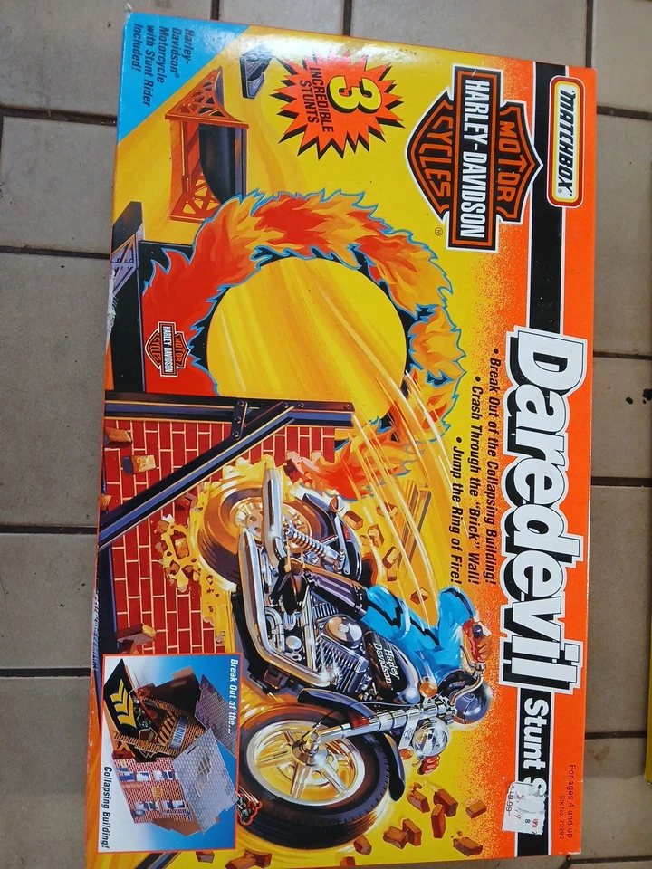 MATCHBOX HARLEY DAVIDSON DAREDEVIL STUNT SET. Unopened SEALED NOS. 1994 Vintage - Image 2 of 4