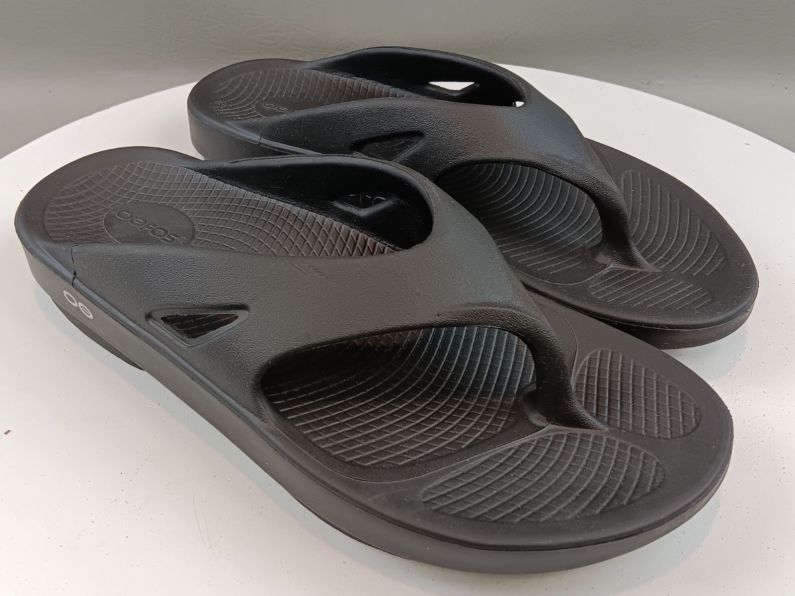 Oofos Sandals Flip Flop Unisex Sz  M11  W13 Black Slip On Comfort Recovery Thong