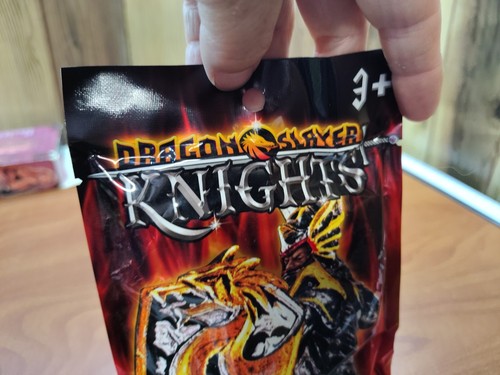 Nuevo paquete misterioso sellado Dragon Slayer Knights - Imagen 2 de 4