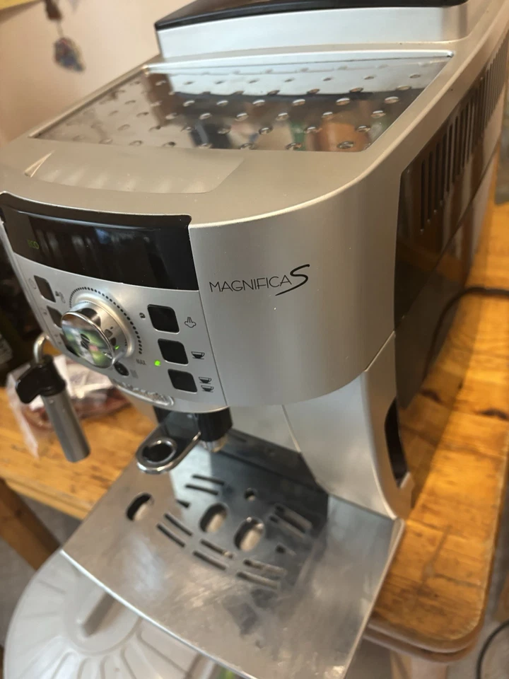 DeLonghi Magnifica S ECAM 22.110.SB, Foto 3 von 5