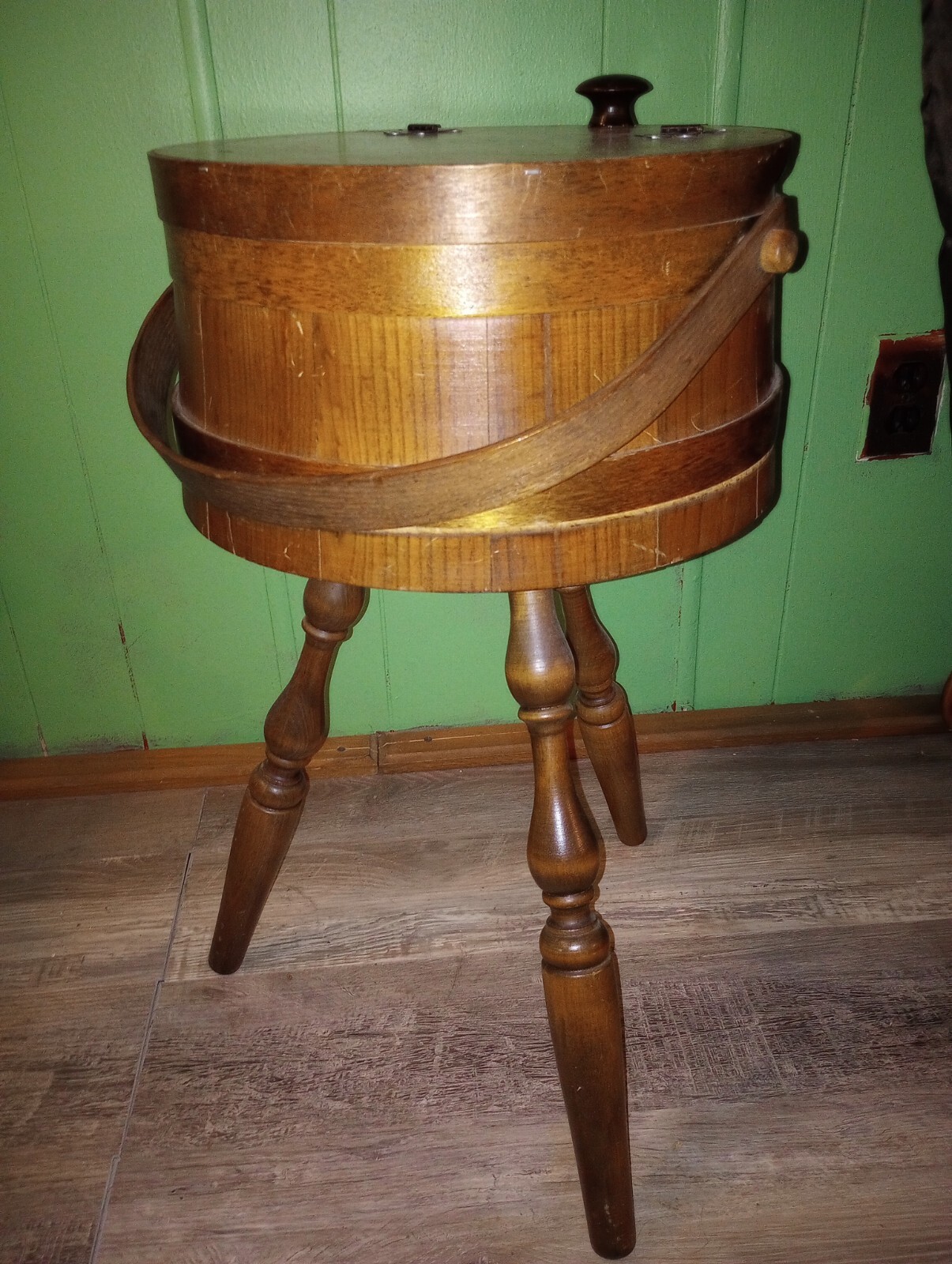 VTG ROUND WOOD RINGED BARREL 3-LEG SEWING BOX STORAGE LID W/HANDLE-SEE DETAILS 