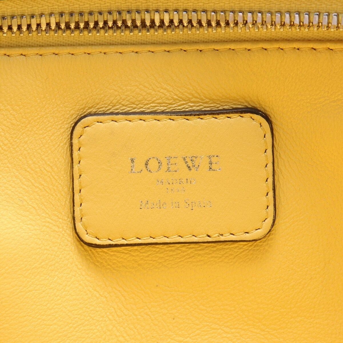 LOEWE Americana 28 Handbag 380.82.H38 leather Yellow Used LOEWE Americana 28 Handbag 380.82.H38 leather Yellow Used