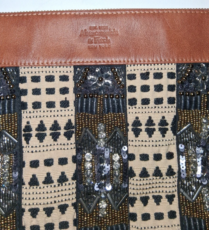 Bolso sin asas Abercrombie & Fitch adornado bordado estrás cuentas Foto 2 de 4