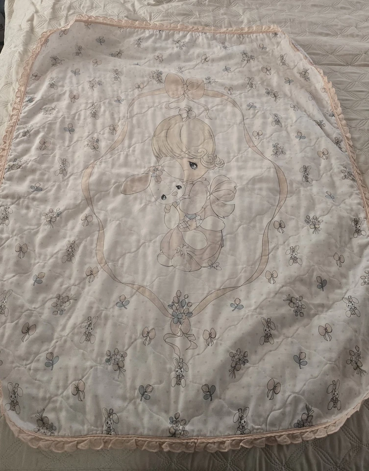 Manta bebé vintage con lazo rosa Precious Moments - diseño Bunny Girl Foto 3 de 4