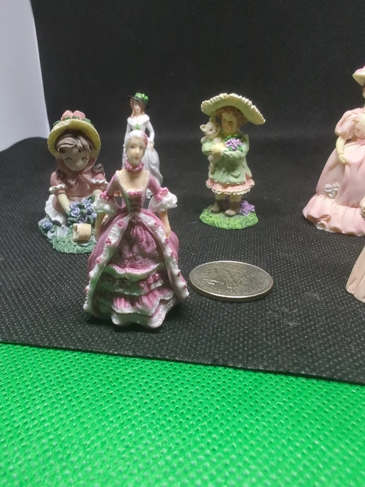 Lote de muñecas miniatura de porcelana y resina surtidas para casa de muñecas Foto 2 de 4
