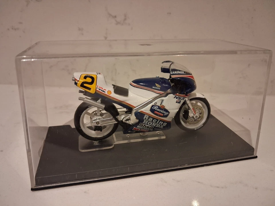 WAYNE GARDNER HONDA NSR500 1987 1-24 SCALE MOTORCYCLE MODEL - Image 2 of 2