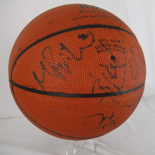 1992-93 Sacramento Kings Team Signed Indoor Outdoor Basketball (12) Signatures - Picture 8 of 14