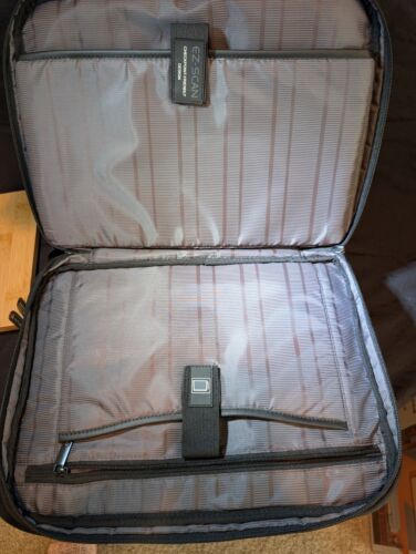 Kenneth Cole Reaction Men's Laptop Travel Bag - Never Used - Picture 5 of 17