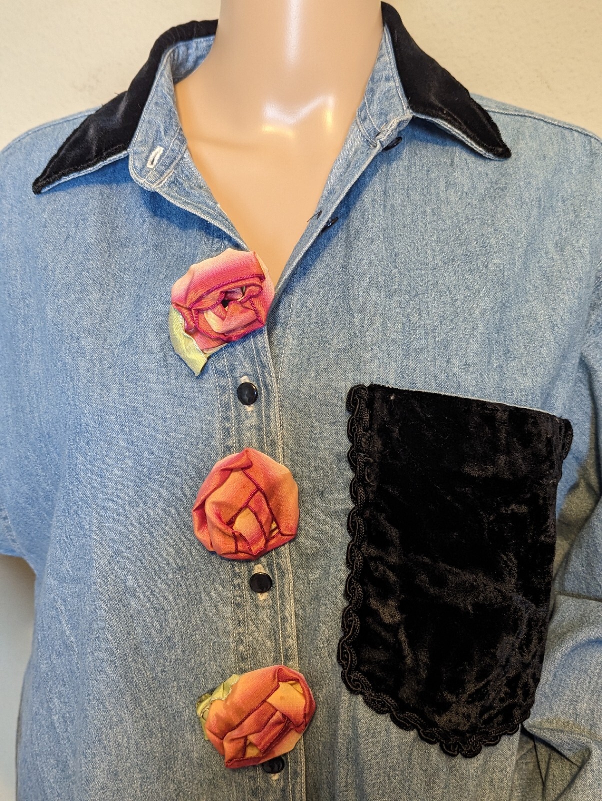 Vtg Chambray Shirt Appliqué Lace Trim Hippie Boho… - image 5