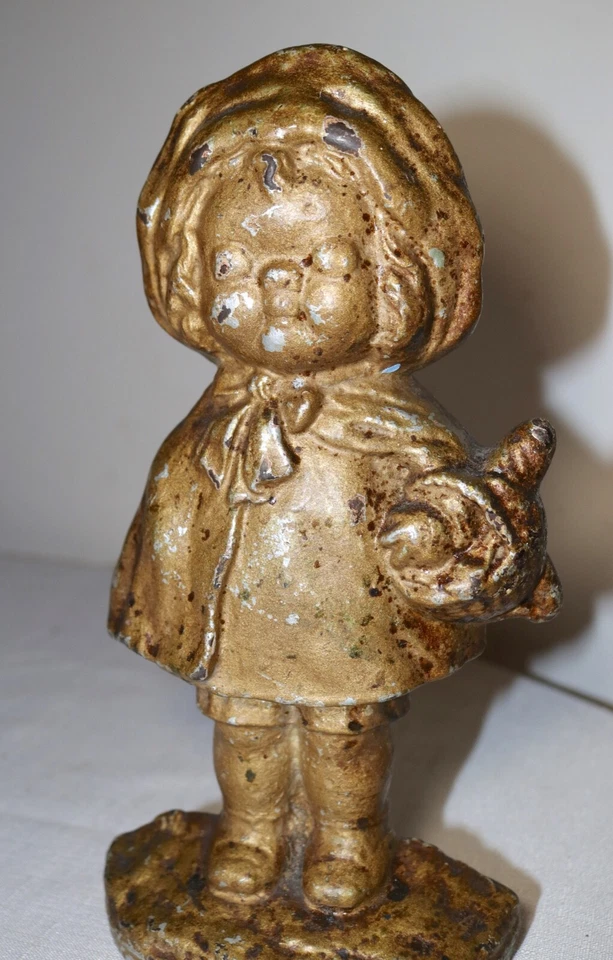 rara niña antigua de hierro fundido sólido de finales de 1800 con cesta pesada figura tope de puerta Foto 3 de 4