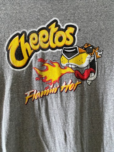 Camicia Cheetos Young da uomo Cheetos Flamin' Hot Chester Cheetah Snow Heather taglia M - Foto 2 di 4