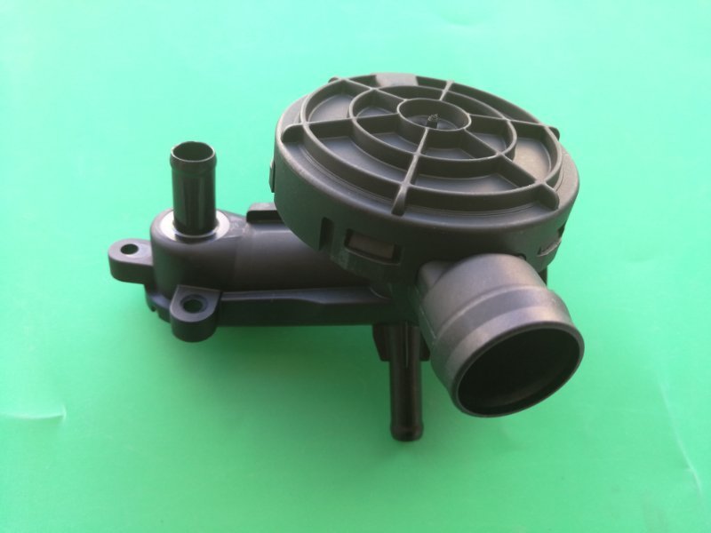 0EM Throttle Body Duct Valve For Audi A8 VW Touareg 4.2L