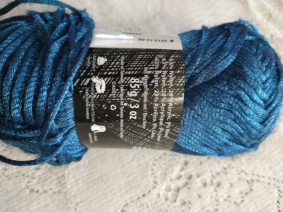 Hilo Patons Metálico Azul Acero 252 Yardas 63% Nylon 28% Acrílico 9% Lana Foto 4 de 4